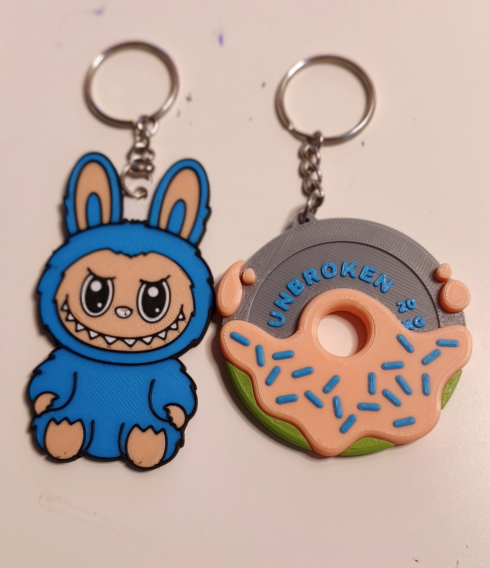 Llaveros personalizados en diferentes colores, tamaños y formas
